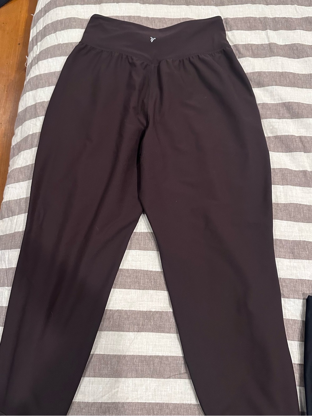 Old Navy Active High-Rise Joggers in Dark Brown